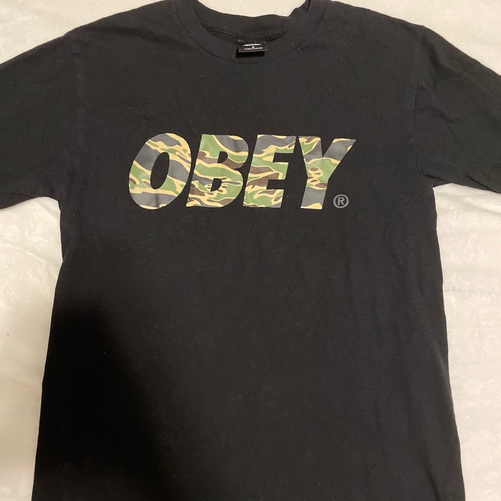 Obey t shirt